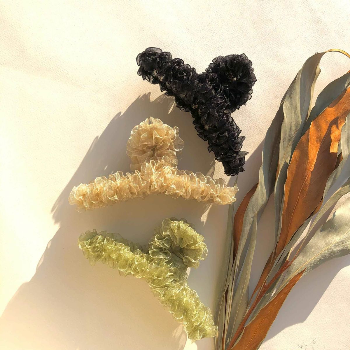 フリルヘアクリップ 