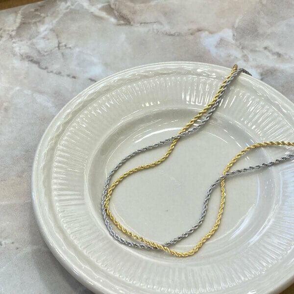 シンプルネックレス 